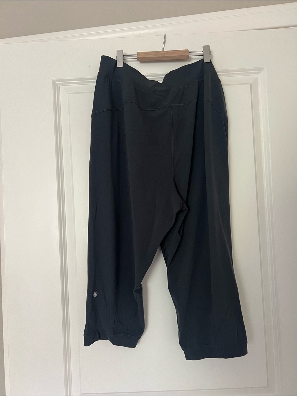 Lululemon Grey Capris - Picture 4 of 5